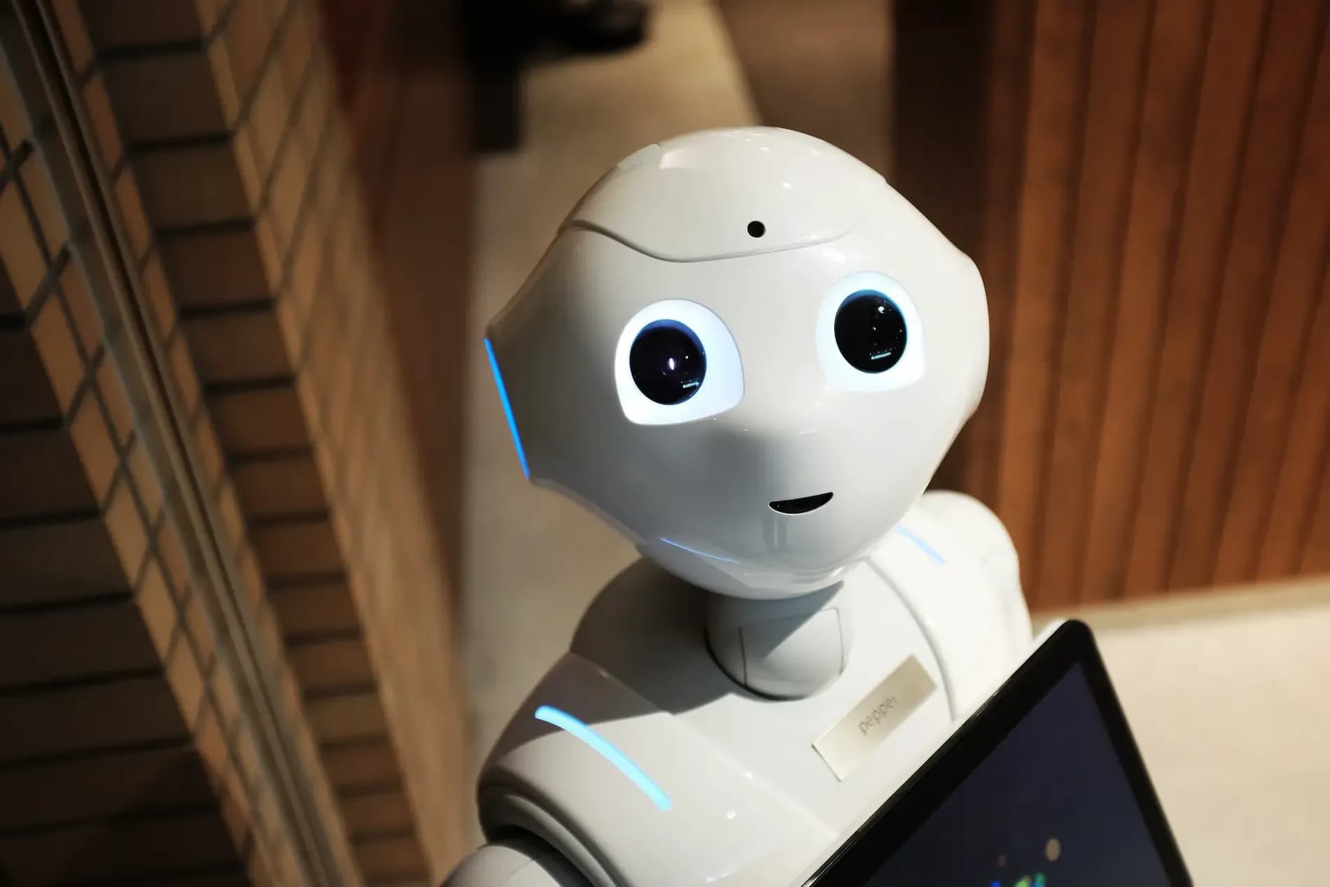 Pourquoi utiliser un chatbot sur son site web ? 4 raisons